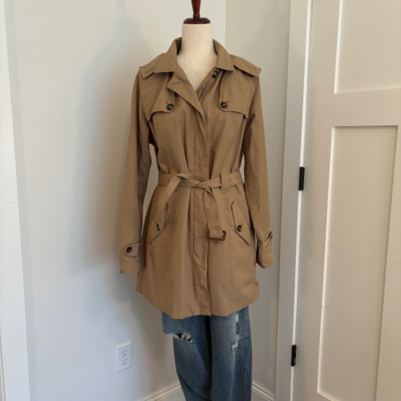 Classic Tan Trench Coat - Picture 1 of 10